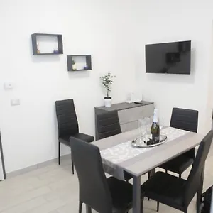 https://lucianos-home.taorminaitalyhotels.com